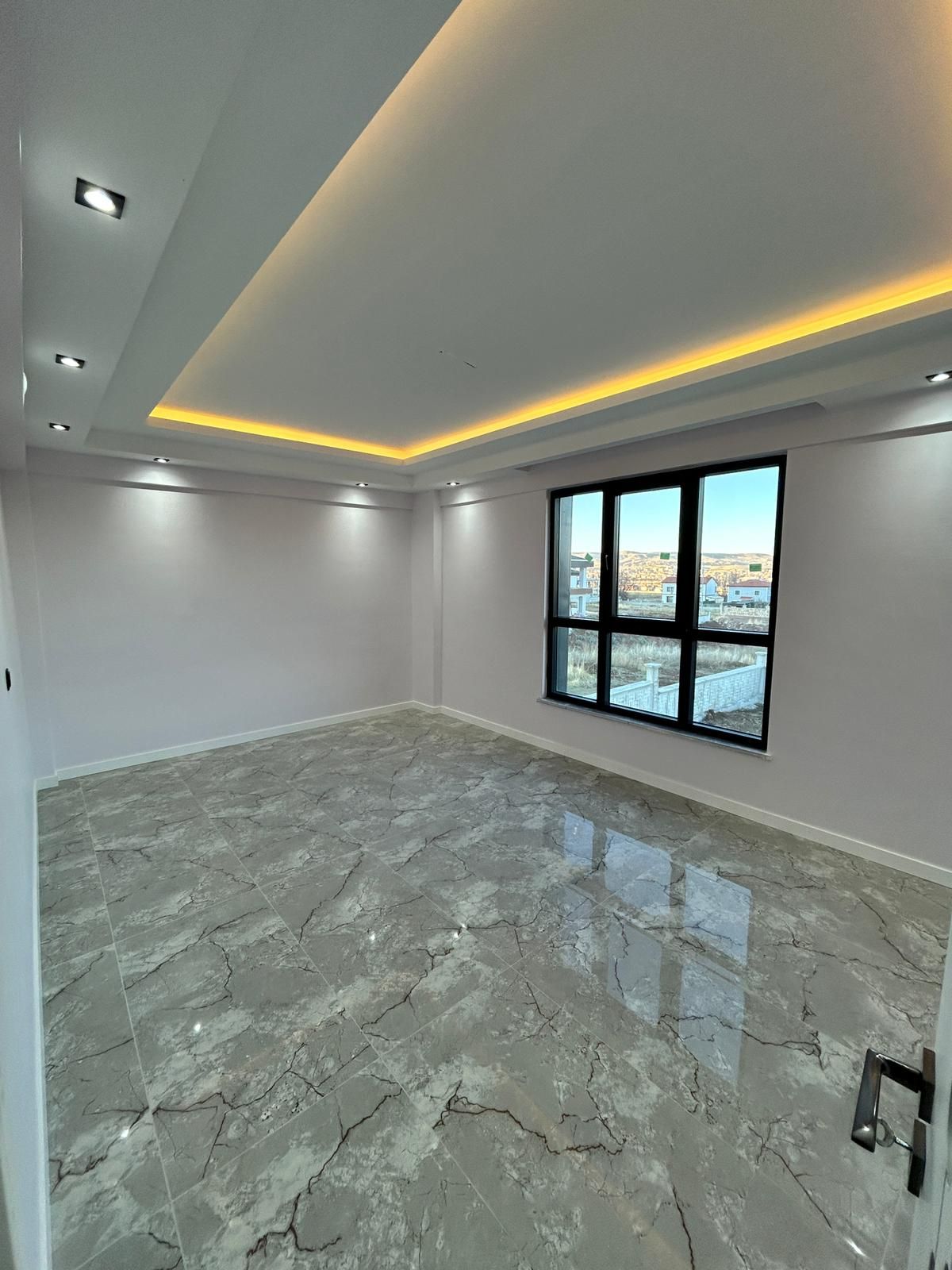 H�BER EMLAK�TAN SATILIK FULL YAPILI SIFIR V�LLA